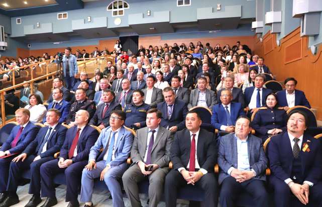 Большой зал заседаний Правительства Республики Калмыкия 