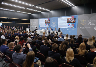 В рамках стартового дня ПМЮФ-2023 состоялось пленарное заседание Международного молодежного юридического форума