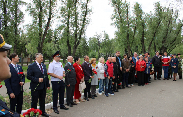 Аллея ветеранов омской юстиции, Парке имени 30-летия Победы, Омск