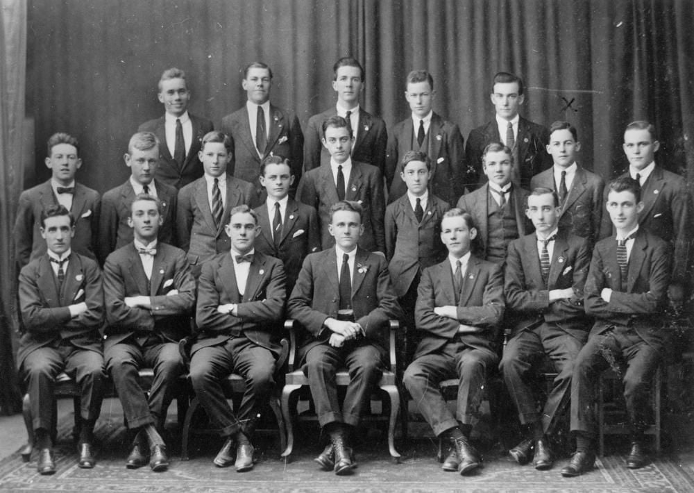 Члены мужского кабинета (руководящего органа) YMCA, 1923 г.